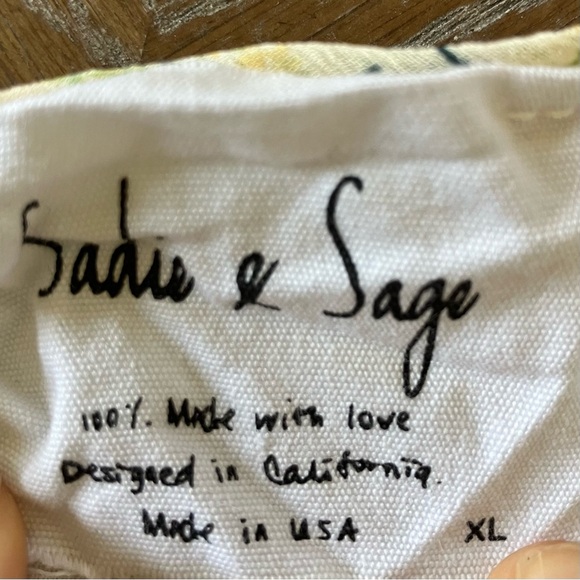 Sadie & Sage Floral Romper (XL) - Picture 9 of 9